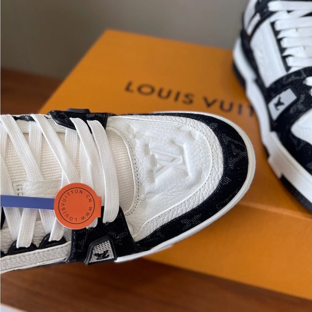Louis Vuitton Men’s Men Trainer Trainers Sneakers Black White